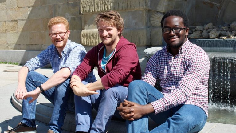 Die Gründer (v.li.) Matthäus Ittner, Paul Varga und Tolulope Ogunsina. Foto: © Playbrush