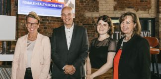Doris Petersen, Geschäftsführerin von hannoverimpuls; Frank Preugschat, Geschäftsführer Versorgungs- und Leistungsmanagement AOK Niedersachsen; Aileen Marske, Gründerin Startup Mara; Petra Schulz, Abteilungsleiterin Ministerium für Bund, Europa und Regionale Landesentwicklung in Vertretung für Ministerin Birgit Honé. (v.li.) © Kevin Münkel