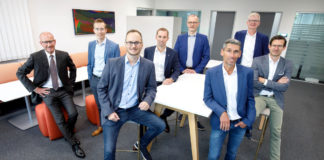 Franziskos Kyriakopoulos und das Investoren-Team hinter dem Data-Science und Prognose-Spezialisten 7Lytix. V.l.n.r. Georg Kirchmayr (Element), Peter Paminger (Raiffeisen Invest), Franziskos Kyriakopoulos (7Lytix), Daniel Haider (Raiffeisen Invest), Christian Matzinger (HTF), Eugen Sorg (CFP), Christoph Niemöller (Mediaprint) und Thomas Meneder (HTF).
