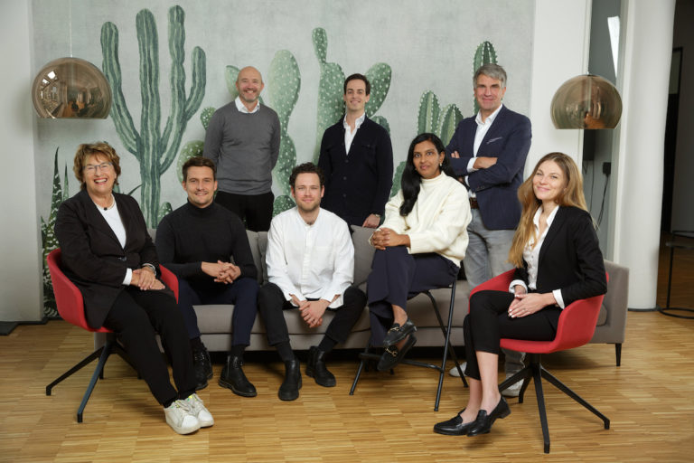 Das Team des HIC-Fonds mit Brigitte Zypries (1.v.l.) und Lucas Paul, Redstone (4.v.l.)