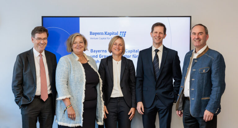 (v.l.n.r.) Dr. Bernhard Schwab, Dr. Ulrike Wolf, Monika Steger, Markus Mrachacz, Hubert Aiwanger / copyright: Stefan Heigl Fotografie
