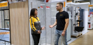 Jonathan Kohl, Gründer und Geschäftsführer von Seniovo, im Gespräch mit HORNBACH Vorständin Christa Theurer