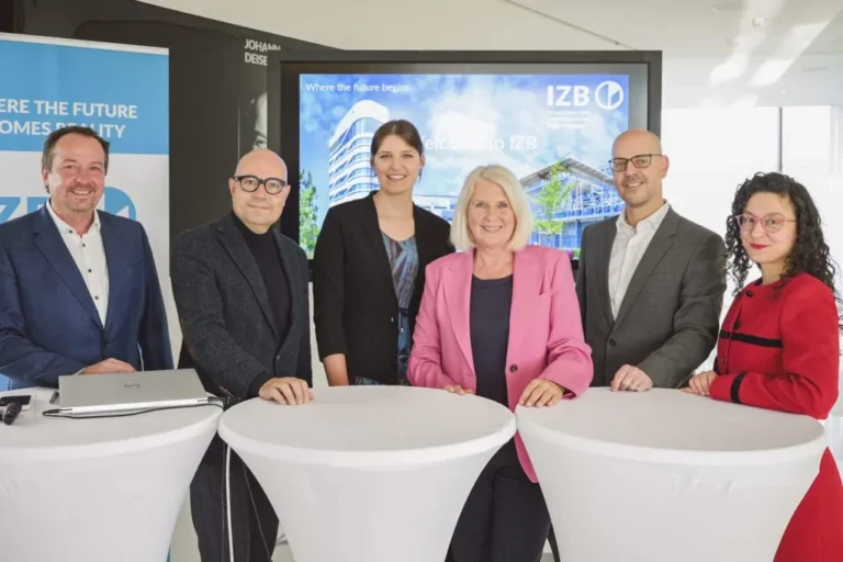 Präsentation des Münchner Biotech Hub im IZB im Rahmen der Bio-Europe mit Dr. Michael Schaeffer, CBO Vivoryon Therapeutics; Dr. Holger Reithinger, General Partner Forbion; Ariane Doischer, International Relations Manager; BioM; Susanne Simon, Head of Public Relations IZB; Dr. Konstantin Petropoulos, CEO Sterna Biological; Regina Abendroth, Programm- und Community Managerin MAxL Copyright IZB, Fotograf: Dominik Gierke