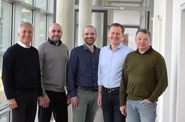 Das Managementteam der Tubulis GmbH (v.l.n.r.): Dr. Günter Fingerle-Rowson, MD (CMO), Dr. Jonas Helma-Smets (CSO), Dr. Dominik Schumacher (CEO, Mitglied des Aufsichtsrates), Dr. Ingo Lehrke (CBO) und Dr. Björn Hock (CDO).
