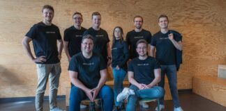 Das Team von Zentur.io rund um die Gründer Michael Detke (CEO, vorne links) und Alexander Stoll (CTO, vorne rechts). Copyright: Zentur.io