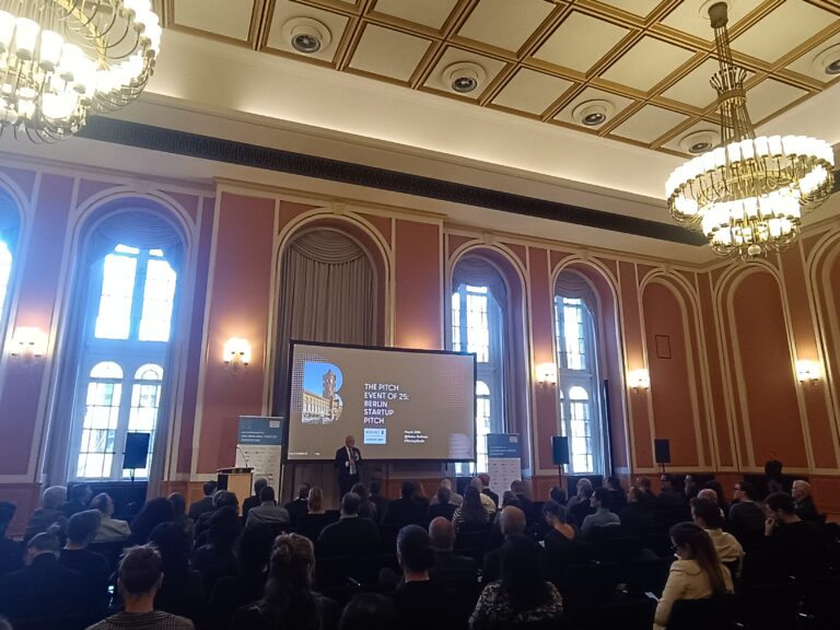 Der Berliner Bürgermeister Kai Wegner eröffnete feierlich den Berlin Startup Pitch 2025
