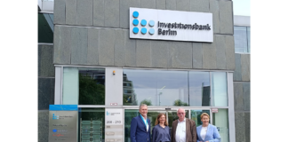 Dr. Hinrich Holm (IBB), Katrin Robeck (IBB Ventures), Roger Bendisch (IBB Ventures) und Franziska Giffey bei der Jahrespressekonferenz der IBB Ventures in Berlin