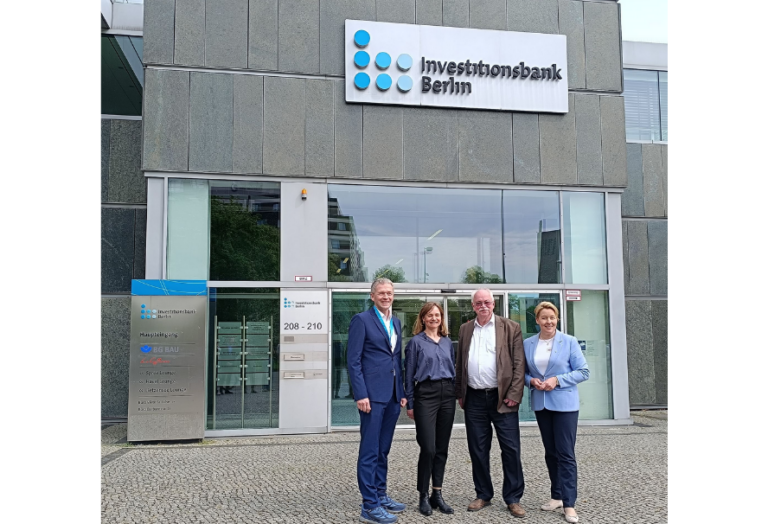Dr. Hinrich Holm (IBB), Katrin Robeck (IBB Ventures), Roger Bendisch (IBB Ventures) und Franziska Giffey bei der Jahrespressekonferenz der IBB Ventures in Berlin