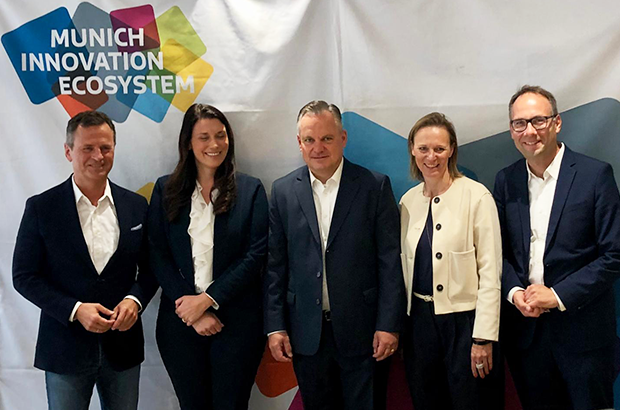 Dr. Manfred Gößl (IHK München und Oberbayern), Frizzi Engler-Hamm (Munich Innovation Ecosystem GmbH), Dr. Christian Scharpf (Landeshauptstadt München), Tina Höfinghoff (Munich Innovation Ecosystem GmbH) und Prof. Matthias Notz (Start2 Group) - (v.l.n.re.)