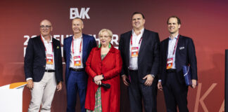 Christian Schatz (Flick Gocke Schaumburg), Dr. Ingo Krocke (CEO von Auctus Capital Partners und BVK-Vorstandssprecher), Ulrike Hinrichs (Vorstandssprecherin & Geschäftsführendes Vorstandsmitglied), Christoph D. Kauter (Beyond Capital Partners) & Kaspar Hartmann (KKA Partners) auf der Bühne des 26. DET