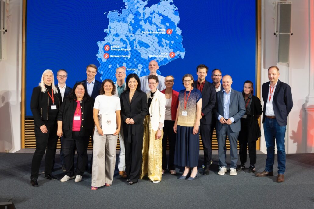 Die zehn Startup Factories stehen fest – Prämierung im Bundesministerium für Wirtschaft und Energie (c) BMWE/Thomas Imo