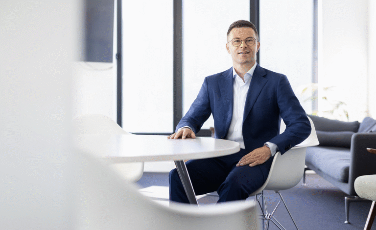 Syntra Corporate Finance begleitet Ahrend beim Einstieg bei designfunktion