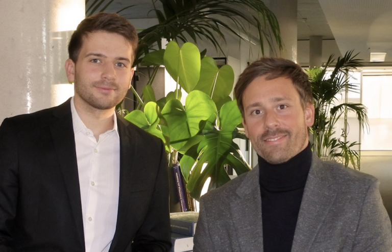 Onyx Biotech-Gründer Florian und Gregor Essert (v.l.n.r.) (c) Onyx Biotech