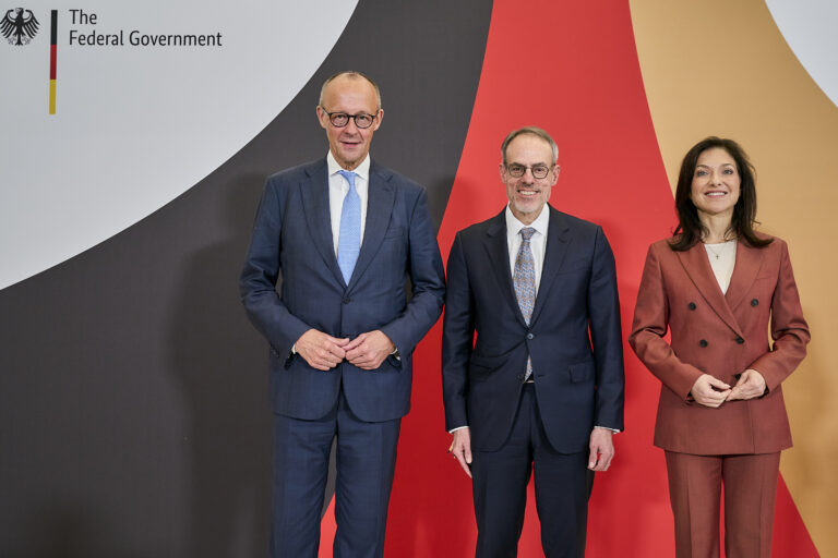 Bundeskanzler Friedrich Merz, David Zapolsky (Chief Global Affairs & Legal Officer, Amazon) & Bundeswirtschaftsministerin Katherina Reiche